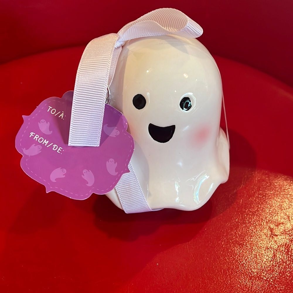 NWT nesting ghost measuring cups